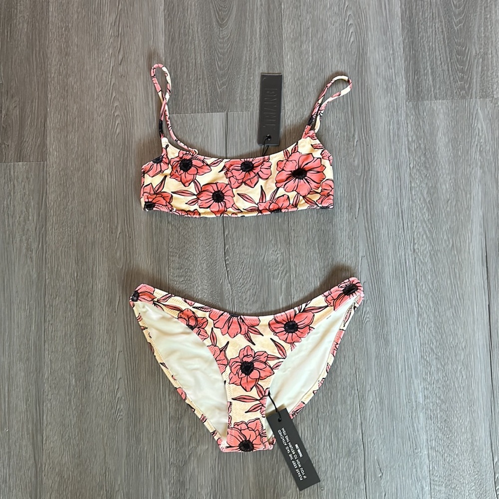 Floral velvet with normal bottom swimsuit set. - Picture 9 of 14